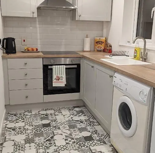 Stylish Family House Close To Heart Of Belfast With Free Parking