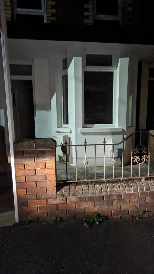 Stylish Family House Close To Heart Of With Free Parking Apartment