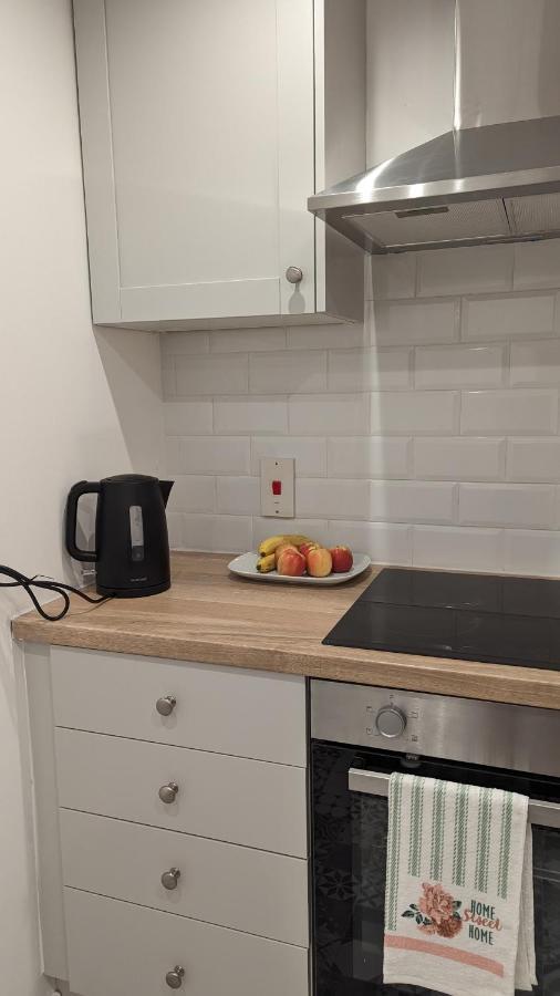 Stylish Family House Close To Heart Of With Free Parking