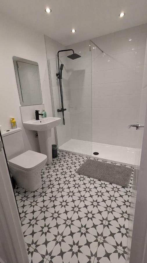 Stylish Family House Close To Heart Of With Free Parking *