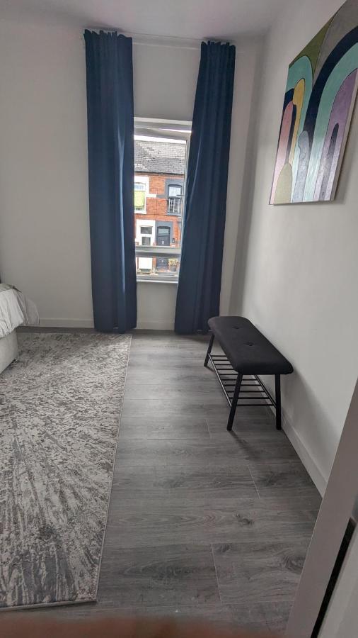 Stylish Family House Close To Heart Of With Free Parking